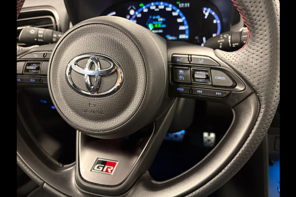 Toyota Yaris Cross 1.5 Hybrid GR Sport*Pano*Head-up*Camera*Stoelverwarming*Leder*Cruise-Control*PDC*Xenon*