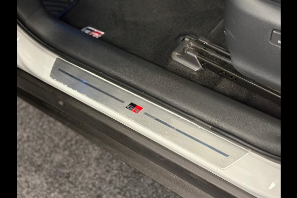 Toyota Yaris Cross 1.5 Hybrid GR Sport*Pano*Head-up*Camera*Stoelverwarming*Leder*Cruise-Control*PDC*Xenon*