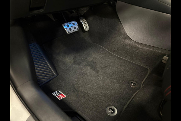 Toyota Yaris Cross 1.5 Hybrid GR Sport*Pano*Head-up*Camera*Stoelverwarming*Leder*Cruise-Control*PDC*Xenon*