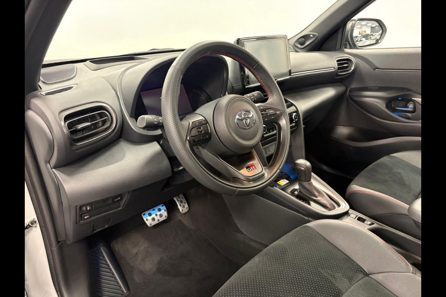 Toyota Yaris Cross 1.5 Hybrid GR Sport*Pano*Head-up*Camera*Stoelverwarming*Leder*Cruise-Control*PDC*Xenon*