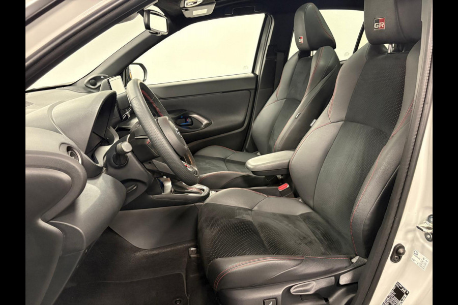Toyota Yaris Cross 1.5 Hybrid GR Sport*Pano*Head-up*Camera*Stoelverwarming*Leder*Cruise-Control*PDC*Xenon*
