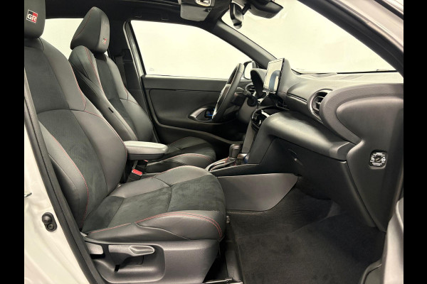 Toyota Yaris Cross 1.5 Hybrid GR Sport*Pano*Head-up*Camera*Stoelverwarming*Leder*Cruise-Control*PDC*Xenon*