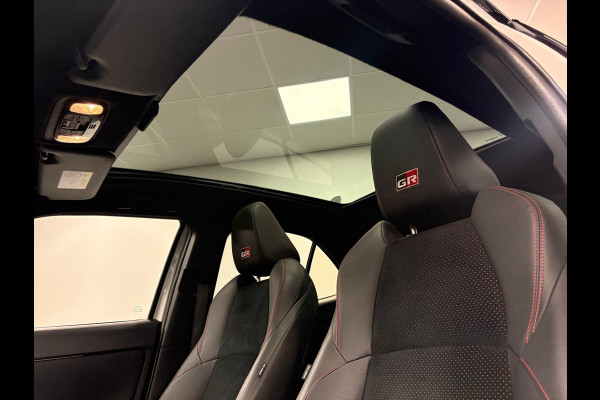 Toyota Yaris Cross 1.5 Hybrid GR Sport*Pano*Head-up*Camera*Stoelverwarming*Leder*Cruise-Control*PDC*Xenon*