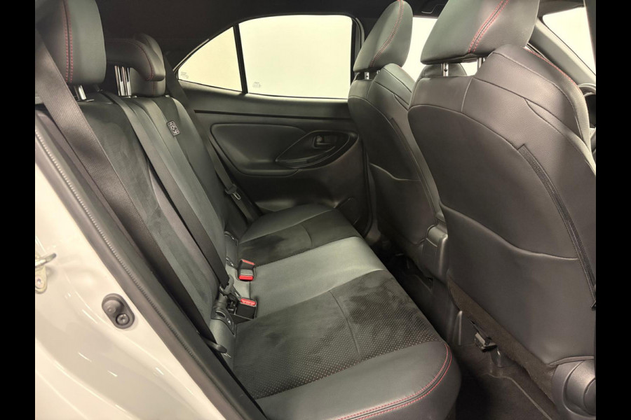 Toyota Yaris Cross 1.5 Hybrid GR Sport*Pano*Head-up*Camera*Stoelverwarming*Leder*Cruise-Control*PDC*Xenon*