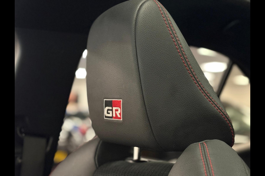 Toyota Yaris Cross 1.5 Hybrid GR Sport*Pano*Head-up*Camera*Stoelverwarming*Leder*Cruise-Control*PDC*Xenon*