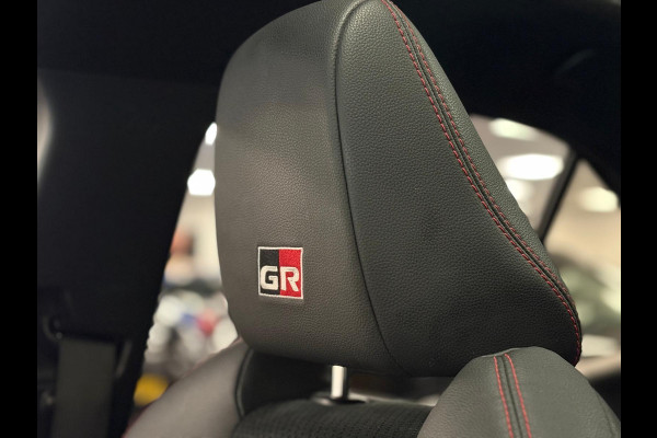 Toyota Yaris Cross 1.5 Hybrid GR Sport*Pano*Head-up*Camera*Stoelverwarming*Leder*Cruise-Control*PDC*Xenon*