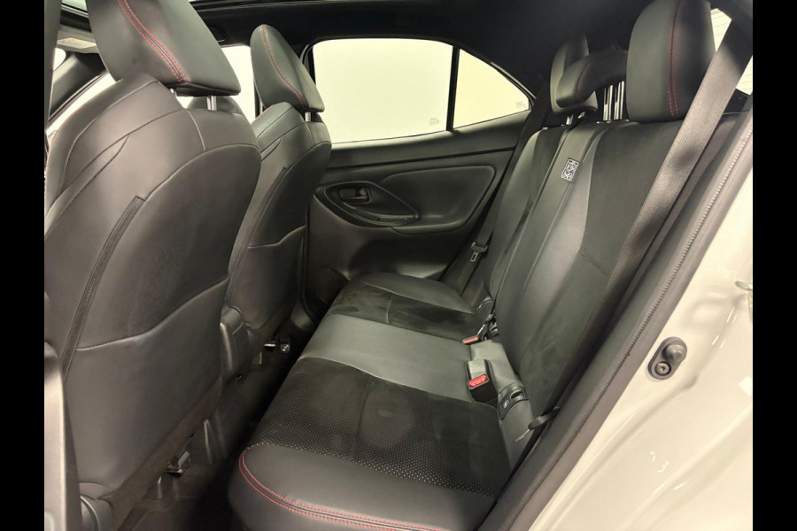 Toyota Yaris Cross 1.5 Hybrid GR Sport*Pano*Head-up*Camera*Stoelverwarming*Leder*Cruise-Control*PDC*Xenon*
