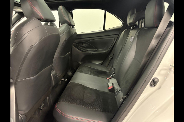 Toyota Yaris Cross 1.5 Hybrid GR Sport*Pano*Head-up*Camera*Stoelverwarming*Leder*Cruise-Control*PDC*Xenon*