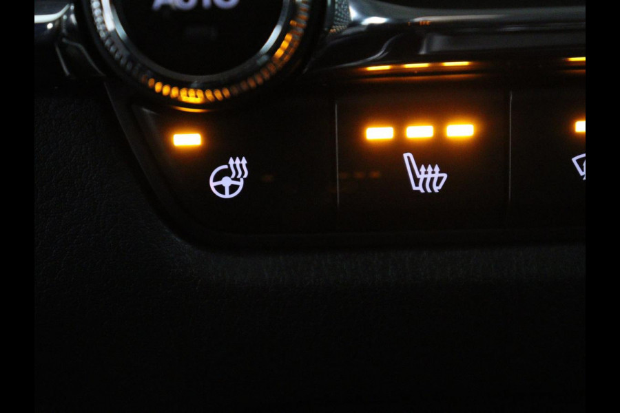 Mazda CX-30 2.0 e-SkyActiv-G M Hybrid Comfort | Stoel & stuurverwarming | Head-Up | Adaptive cruise | Camera | Carplay | Full LED | Navigatie | Climate control | Keyless | DAB