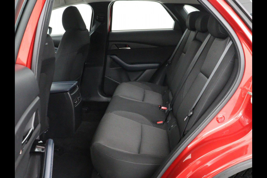Mazda CX-30 2.0 e-SkyActiv-G M Hybrid Comfort | Stoel & stuurverwarming | Head-Up | Adaptive cruise | Camera | Carplay | Full LED | Navigatie | Climate control | Keyless | DAB