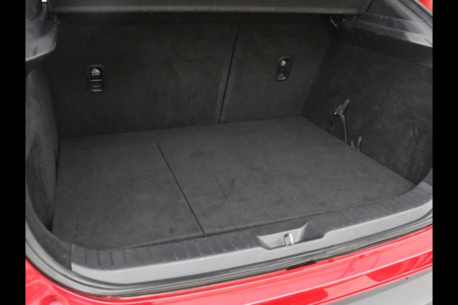 Mazda CX-30 2.0 e-SkyActiv-G M Hybrid Comfort | Stoel & stuurverwarming | Head-Up | Adaptive cruise | Camera | Carplay | Full LED | Navigatie | Climate control | Keyless | DAB