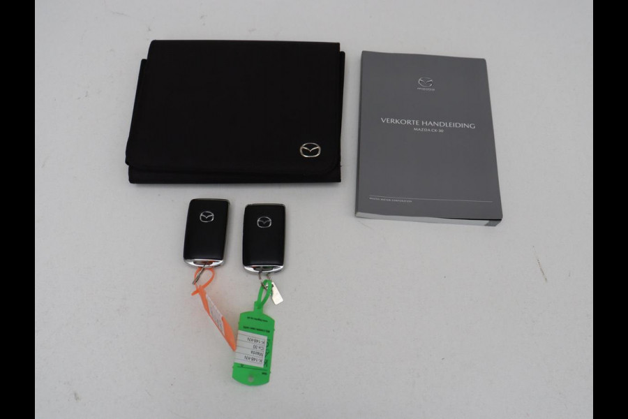 Mazda CX-30 2.0 e-SkyActiv-G M Hybrid Comfort | Stoel & stuurverwarming | Head-Up | Adaptive cruise | Camera | Carplay | Full LED | Navigatie | Climate control | Keyless | DAB