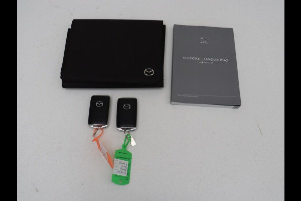 Mazda CX-30 2.0 e-SkyActiv-G M Hybrid Comfort | Stoel & stuurverwarming | Head-Up | Adaptive cruise | Camera | Carplay | Full LED | Navigatie | Climate control | Keyless | DAB