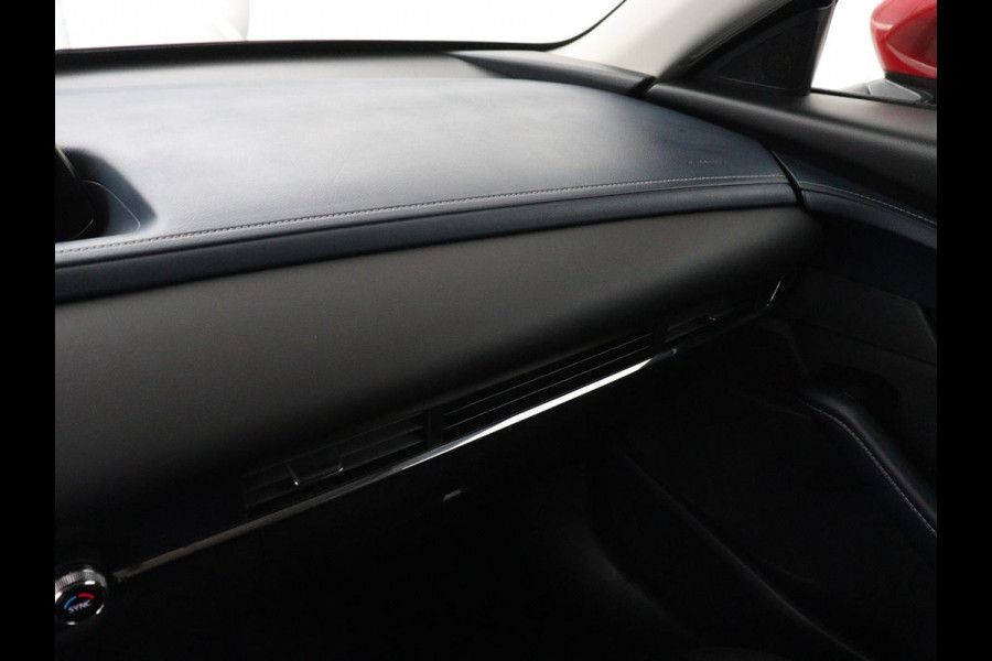 Mazda CX-30 2.0 e-SkyActiv-G M Hybrid Comfort | Stoel & stuurverwarming | Head-Up | Adaptive cruise | Camera | Carplay | Full LED | Navigatie | Climate control | Keyless | DAB