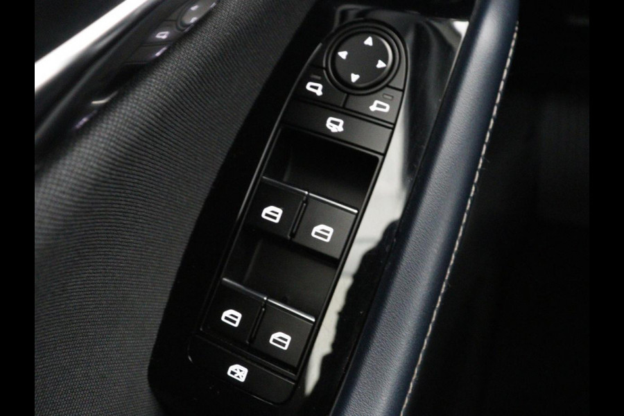 Mazda CX-30 2.0 e-SkyActiv-G M Hybrid Comfort | Stoel & stuurverwarming | Head-Up | Adaptive cruise | Camera | Carplay | Full LED | Navigatie | Climate control | Keyless | DAB