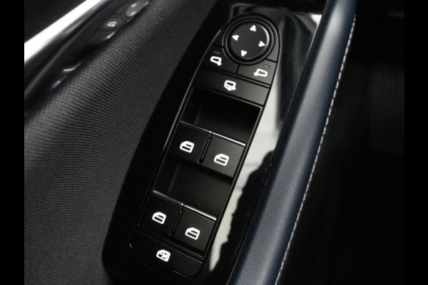 Mazda CX-30 2.0 e-SkyActiv-G M Hybrid Comfort | Stoel & stuurverwarming | Head-Up | Adaptive cruise | Camera | Carplay | Full LED | Navigatie | Climate control | Keyless | DAB