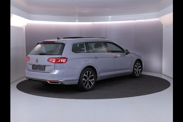 Volkswagen Passat 1.4 TSI PHEV GTE Business 218 pk Automaat (DSG) | Navigatie | Panoramadak | Parkeersensoren (Park assist) | Rondomzicht camera | Stoelverwarming v/a |