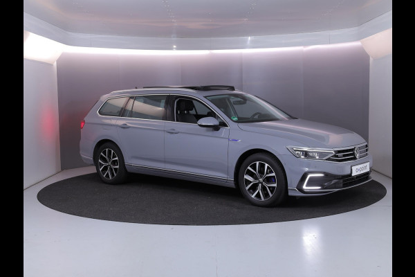 Volkswagen Passat 1.4 TSI PHEV GTE Business 218 pk Automaat (DSG) | Navigatie | Panoramadak | Parkeersensoren (Park assist) | Rondomzicht camera | Stoelverwarming v/a |