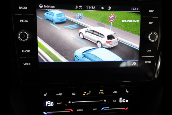 Volkswagen Passat 1.4 TSI PHEV GTE Business 218 pk Automaat (DSG) | Navigatie | Panoramadak | Parkeersensoren (Park assist) | Rondomzicht camera | Stoelverwarming v/a |