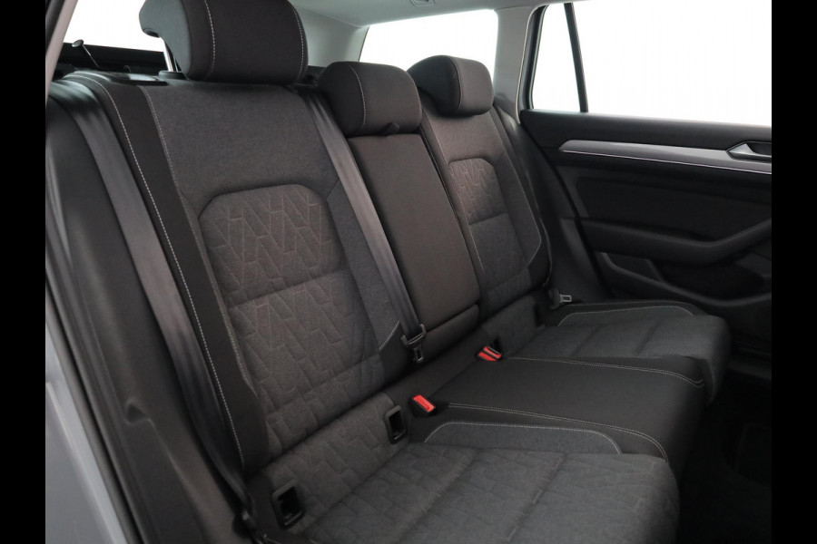 Volkswagen Passat 1.4 TSI PHEV GTE Business 218 pk Automaat (DSG) | Navigatie | Panoramadak | Parkeersensoren (Park assist) | Rondomzicht camera | Stoelverwarming v/a |