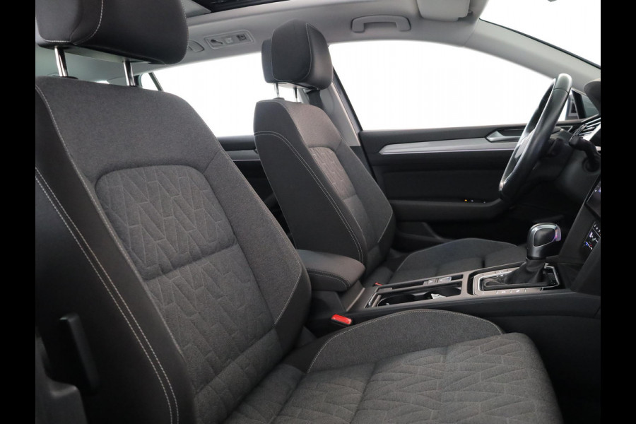 Volkswagen Passat 1.4 TSI PHEV GTE Business 218 pk Automaat (DSG) | Navigatie | Panoramadak | Parkeersensoren (Park assist) | Rondomzicht camera | Stoelverwarming v/a |