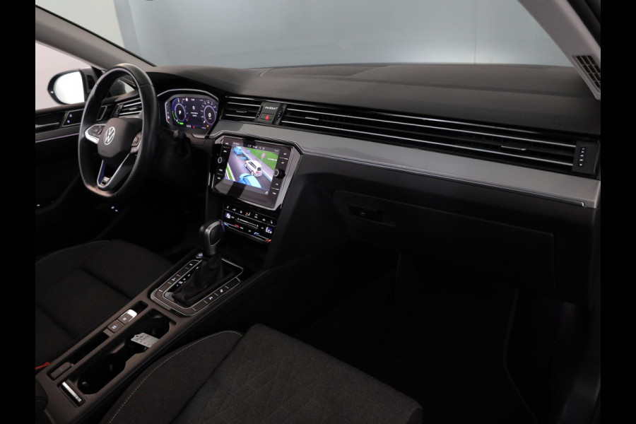 Volkswagen Passat 1.4 TSI PHEV GTE Business 218 pk Automaat (DSG) | Navigatie | Panoramadak | Parkeersensoren (Park assist) | Rondomzicht camera | Stoelverwarming v/a |