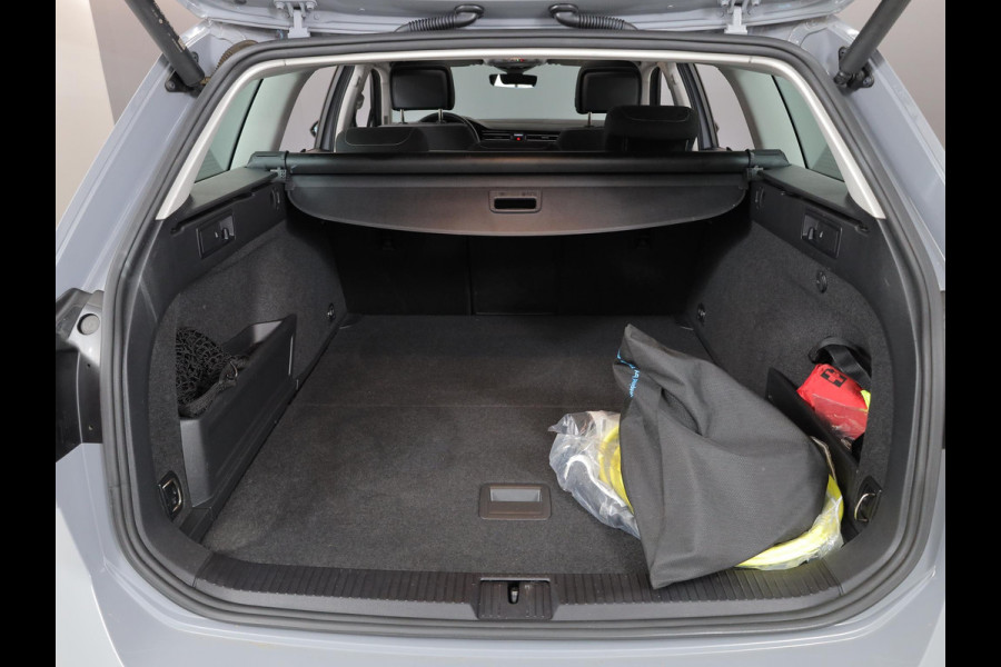 Volkswagen Passat 1.4 TSI PHEV GTE Business 218 pk Automaat (DSG) | Navigatie | Panoramadak | Parkeersensoren (Park assist) | Rondomzicht camera | Stoelverwarming v/a |