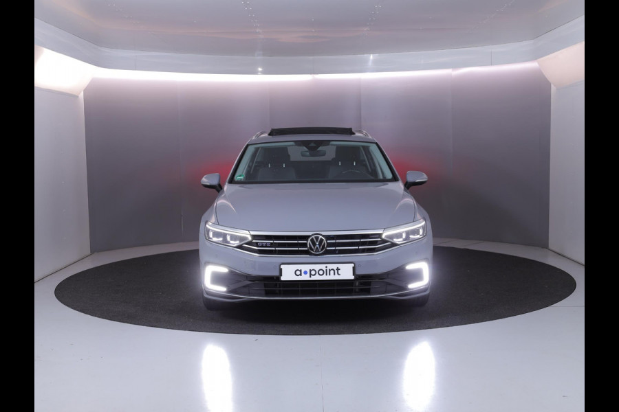 Volkswagen Passat 1.4 TSI PHEV GTE Business 218 pk Automaat (DSG) | Navigatie | Panoramadak | Parkeersensoren (Park assist) | Rondomzicht camera | Stoelverwarming v/a |