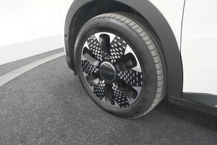 Fiat 600 1.2 Hybrid 100 DCT6 La Prima | Camera | Adaptieve Cruise Control | Dodehoekdetectie | Stoelverwarming