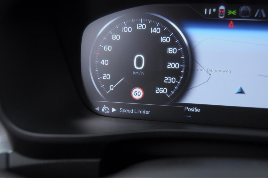 Volvo XC40 T4 211PK Automaat Plug-in hybrid Core Bright / Apple carplay / Parkeersensoren met camera / Stoelverwarming / Elektrische achterklep / Keyless entry / Parkeersensoren met camera