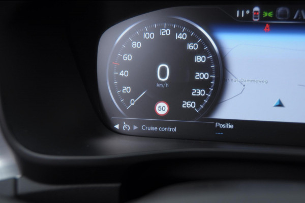 Volvo XC40 T4 211PK Automaat Plug-in hybrid Core Bright / Apple carplay / Parkeersensoren met camera / Stoelverwarming / Elektrische achterklep / Keyless entry / Parkeersensoren met camera