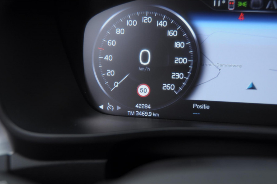 Volvo XC40 T4 211PK Automaat Plug-in hybrid Core Bright / Apple carplay / Parkeersensoren met camera / Stoelverwarming / Elektrische achterklep / Keyless entry / Parkeersensoren met camera