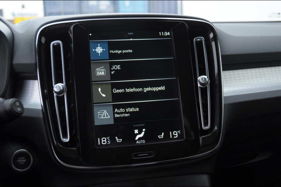 Volvo XC40 T4 211PK Automaat Plug-in hybrid Core Bright / Apple carplay / Parkeersensoren met camera / Stoelverwarming / Elektrische achterklep / Keyless entry / Parkeersensoren met camera