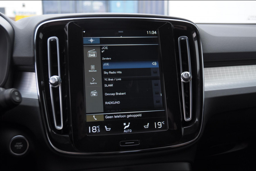 Volvo XC40 T4 211PK Automaat Plug-in hybrid Core Bright / Apple carplay / Parkeersensoren met camera / Stoelverwarming / Elektrische achterklep / Keyless entry / Parkeersensoren met camera