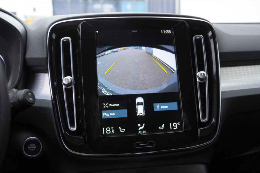 Volvo XC40 T4 211PK Automaat Plug-in hybrid Core Bright / Apple carplay / Parkeersensoren met camera / Stoelverwarming / Elektrische achterklep / Keyless entry / Parkeersensoren met camera