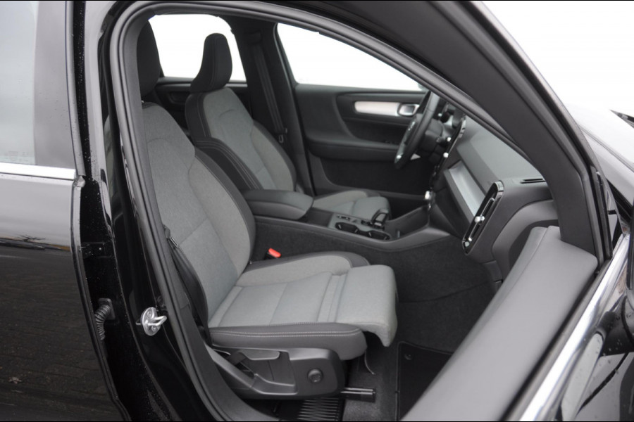 Volvo XC40 T4 211PK Automaat Plug-in hybrid Core Bright / Apple carplay / Parkeersensoren met camera / Stoelverwarming / Elektrische achterklep / Keyless entry / Parkeersensoren met camera