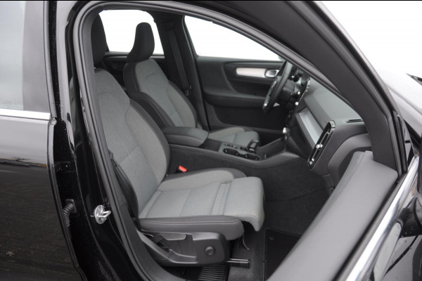 Volvo XC40 T4 211PK Automaat Plug-in hybrid Core Bright / Apple carplay / Parkeersensoren met camera / Stoelverwarming / Elektrische achterklep / Keyless entry / Parkeersensoren met camera