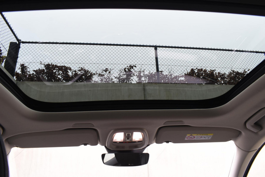 Volvo XC60 T6 350PK Automaat Plug-in Hybrid AWD Ultra Dark / Navigatie / Adaptieve Cruise control / Head Up-Display / Panorama dak / Leder / Elektrische stoelen / 360 Camera / Trekhaak / 20" Velgen