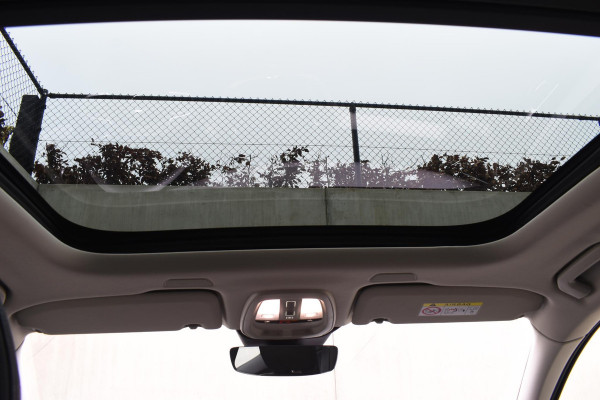 Volvo XC60 T6 350PK Automaat Plug-in Hybrid AWD Ultra Dark / Navigatie / Adaptieve Cruise control / Head Up-Display / Panorama dak / Leder / Elektrische stoelen / 360 Camera / Trekhaak / 20" Velgen