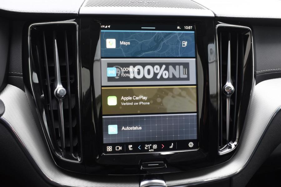 Volvo XC60 T6 350PK Automaat Plug-in Hybrid AWD Ultra Dark / Navigatie / Adaptieve Cruise control / Head Up-Display / Panorama dak / Leder / Elektrische stoelen / 360 Camera / Trekhaak / 20" Velgen