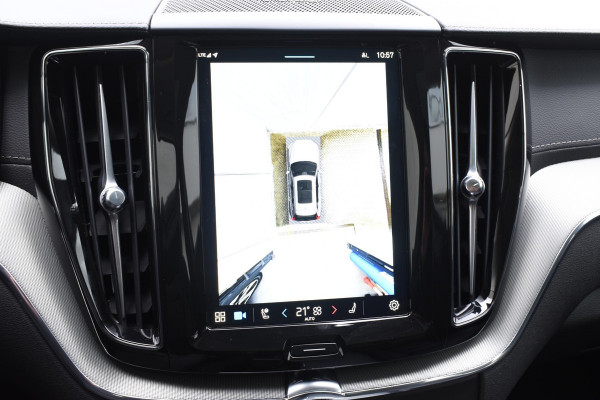 Volvo XC60 T6 350PK Automaat Plug-in Hybrid AWD Ultra Dark / Navigatie / Adaptieve Cruise control / Head Up-Display / Panorama dak / Leder / Elektrische stoelen / 360 Camera / Trekhaak / 20" Velgen