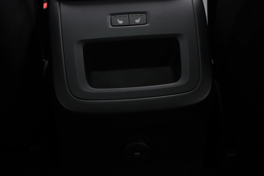 Volvo XC60 T6 350PK Automaat Plug-in Hybrid AWD Ultra Dark / Navigatie / Adaptieve Cruise control / Head Up-Display / Panorama dak / Leder / Elektrische stoelen / 360 Camera / Trekhaak / 20" Velgen