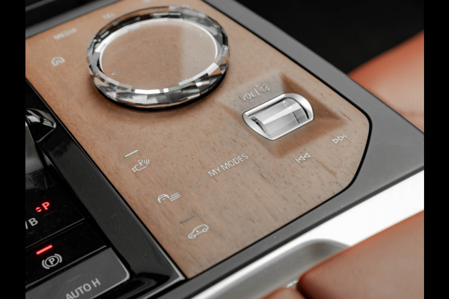 BMW iX xDrive50 - Luchtvering - Pano - Stoelventilatie - Driving Ass Prof - Head-up