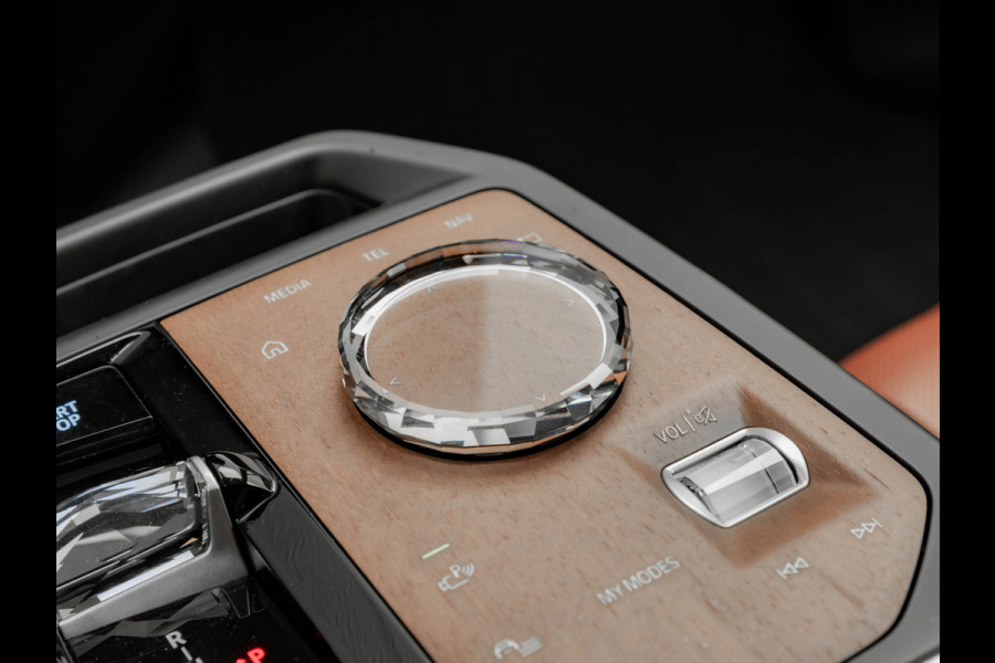 BMW iX xDrive50 - Luchtvering - Pano - Stoelventilatie - Driving Ass Prof - Head-up