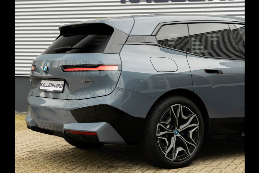 BMW iX xDrive50 - Luchtvering - Pano - Stoelventilatie - Driving Ass Prof - Head-up