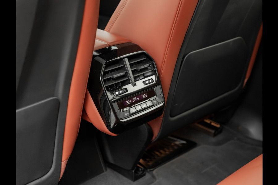 BMW iX xDrive50 - Luchtvering - Pano - Stoelventilatie - Driving Ass Prof - Head-up
