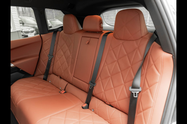 BMW iX xDrive50 - Luchtvering - Pano - Stoelventilatie - Driving Ass Prof - Head-up