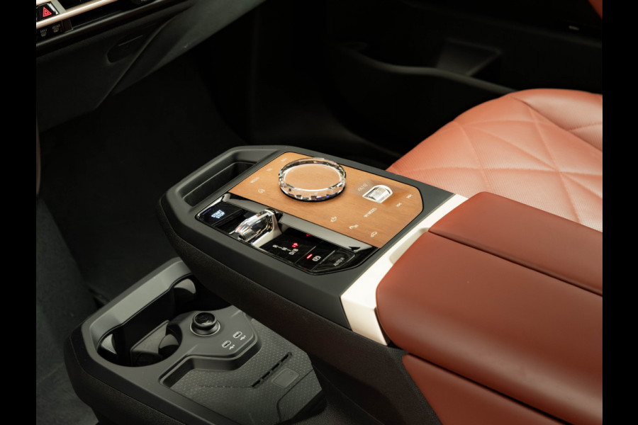 BMW iX xDrive50 - Luchtvering - Pano - Stoelventilatie - Driving Ass Prof - Head-up