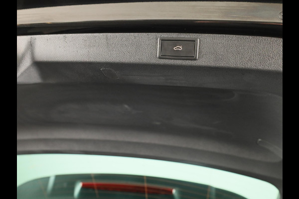 Škoda Karoq 1.5 TSI Sportline Business 150pk | Dode hoek sensoren | Adaptive Cruise Control | Elektrische achterklep |