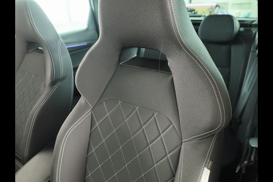 Škoda Karoq 1.5 TSI Sportline Business 150pk | Dode hoek sensoren | Adaptive Cruise Control | Elektrische achterklep |